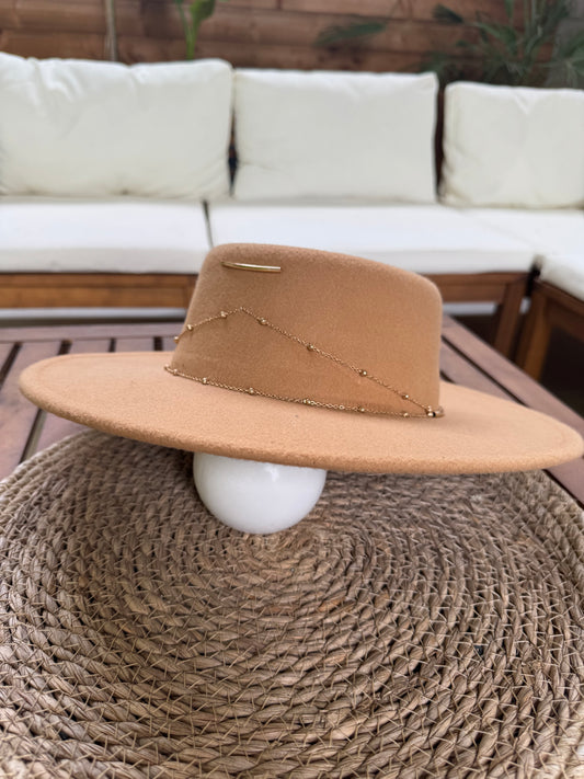 CHAPEAU REGLABLE COULEUR CAMEL "DUNE"