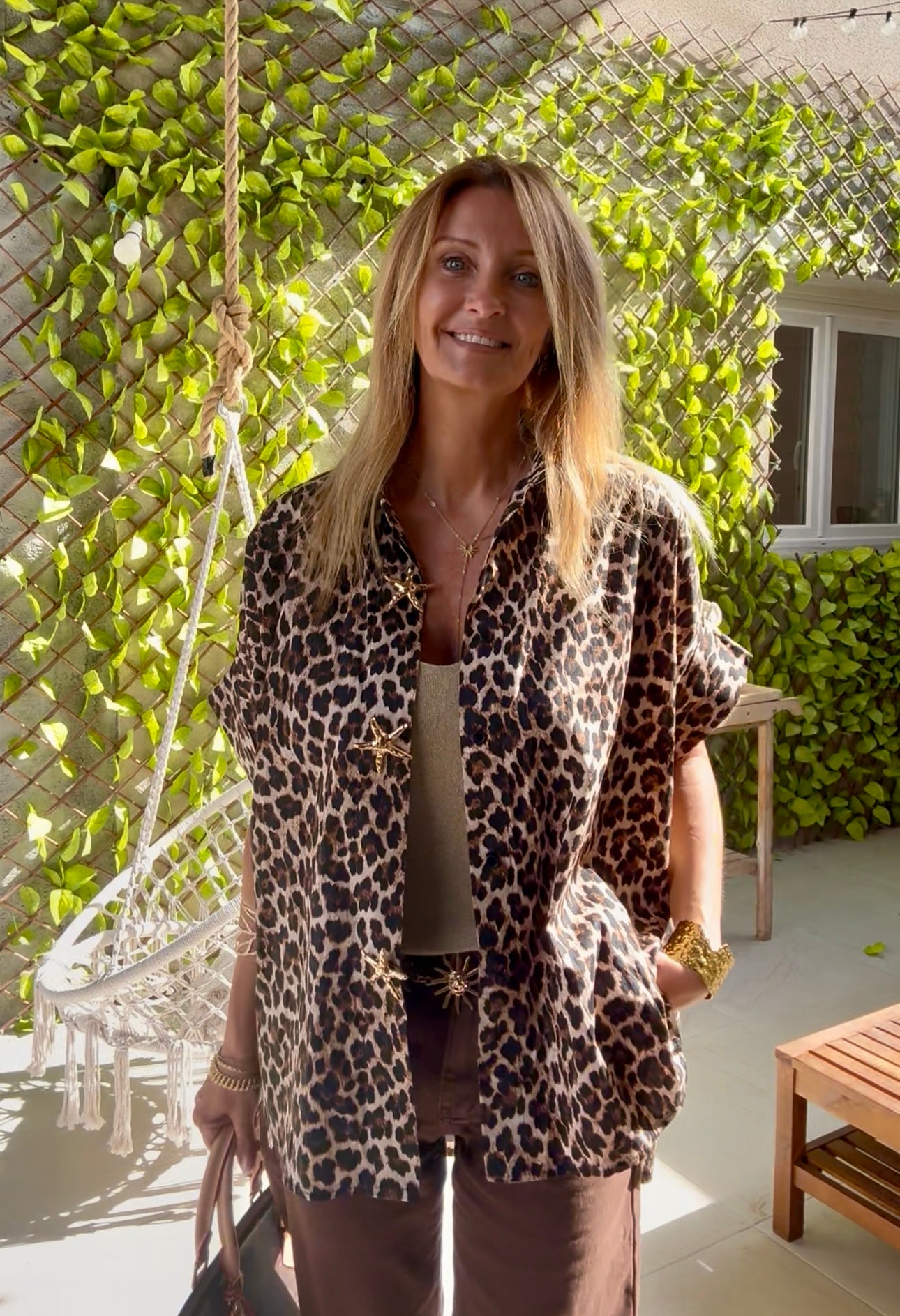 CHEMISE OVERSIZE LEOPARD "MAJOLI" MANCHES COURTES ET BROCHES ETOILES DE MER