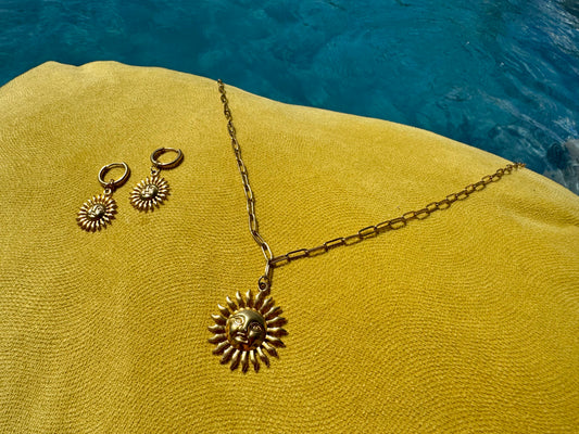 PARURE COLLIER ET BOUCLES D OREILLES "SOL D OR"