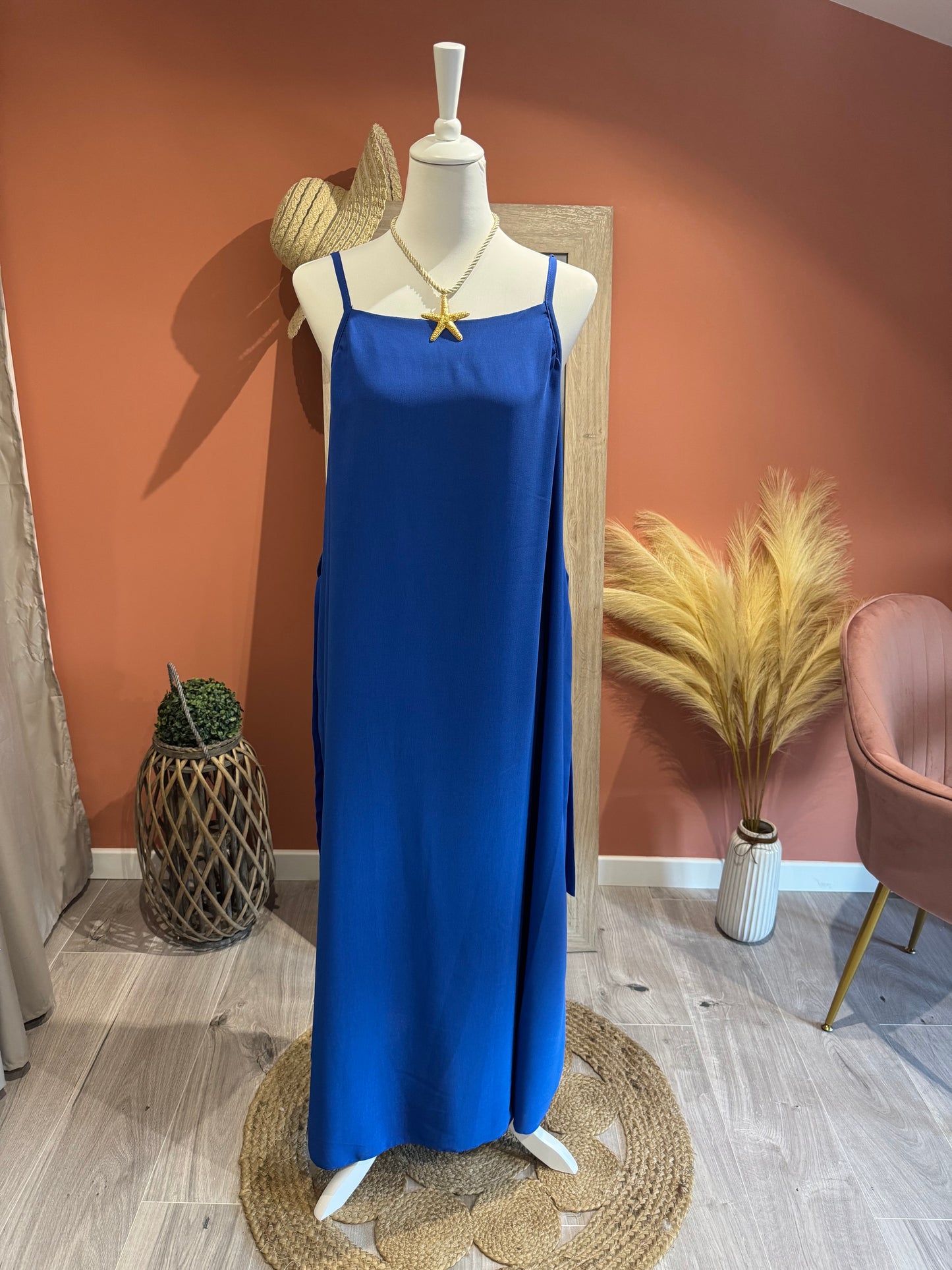ROBE LONGUE "SISSI" BLEUE A POCHE, CEINTURE ET DOS EN V