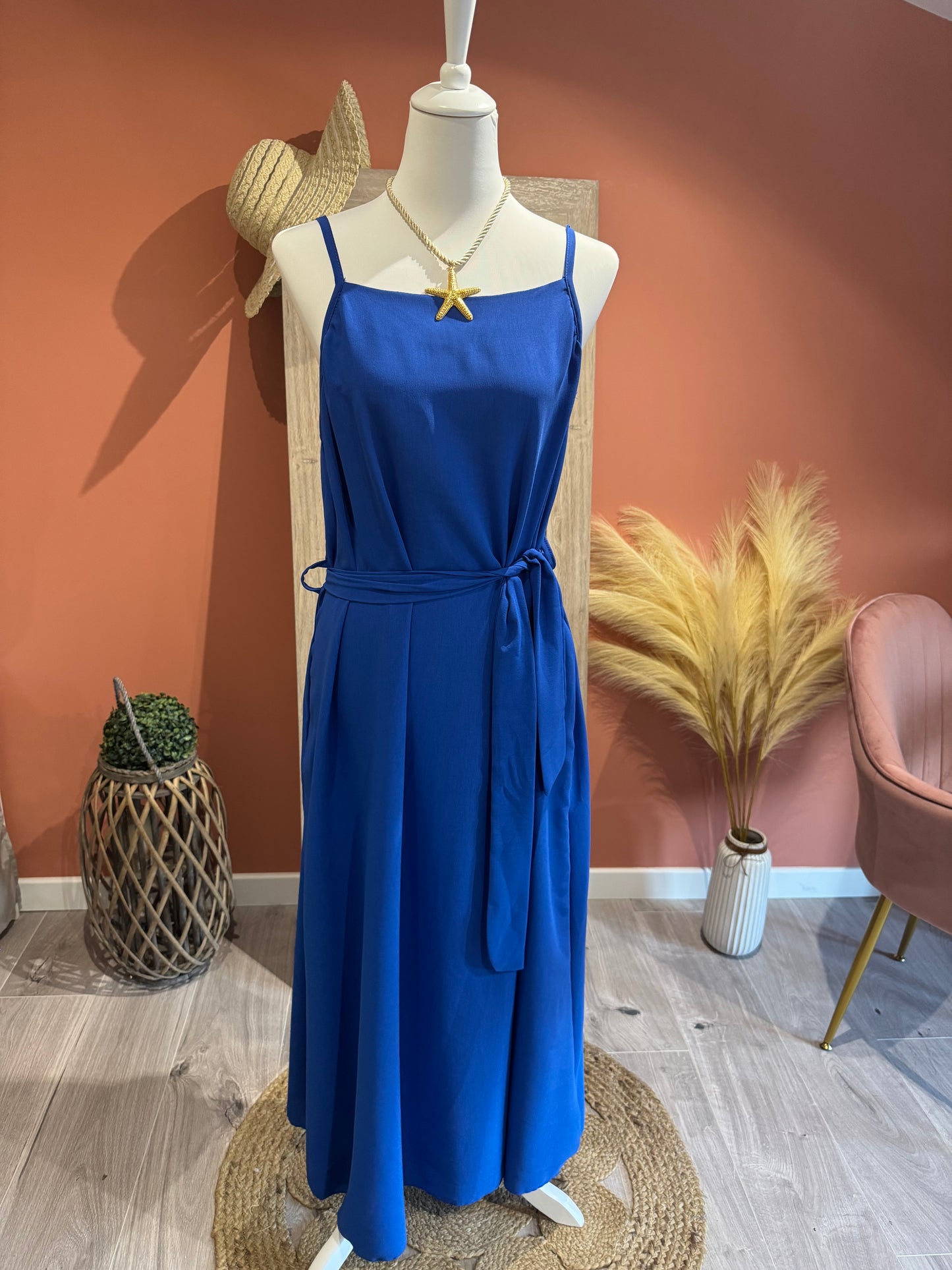 ROBE LONGUE "SISSI" BLEUE A POCHE, CEINTURE ET DOS EN V