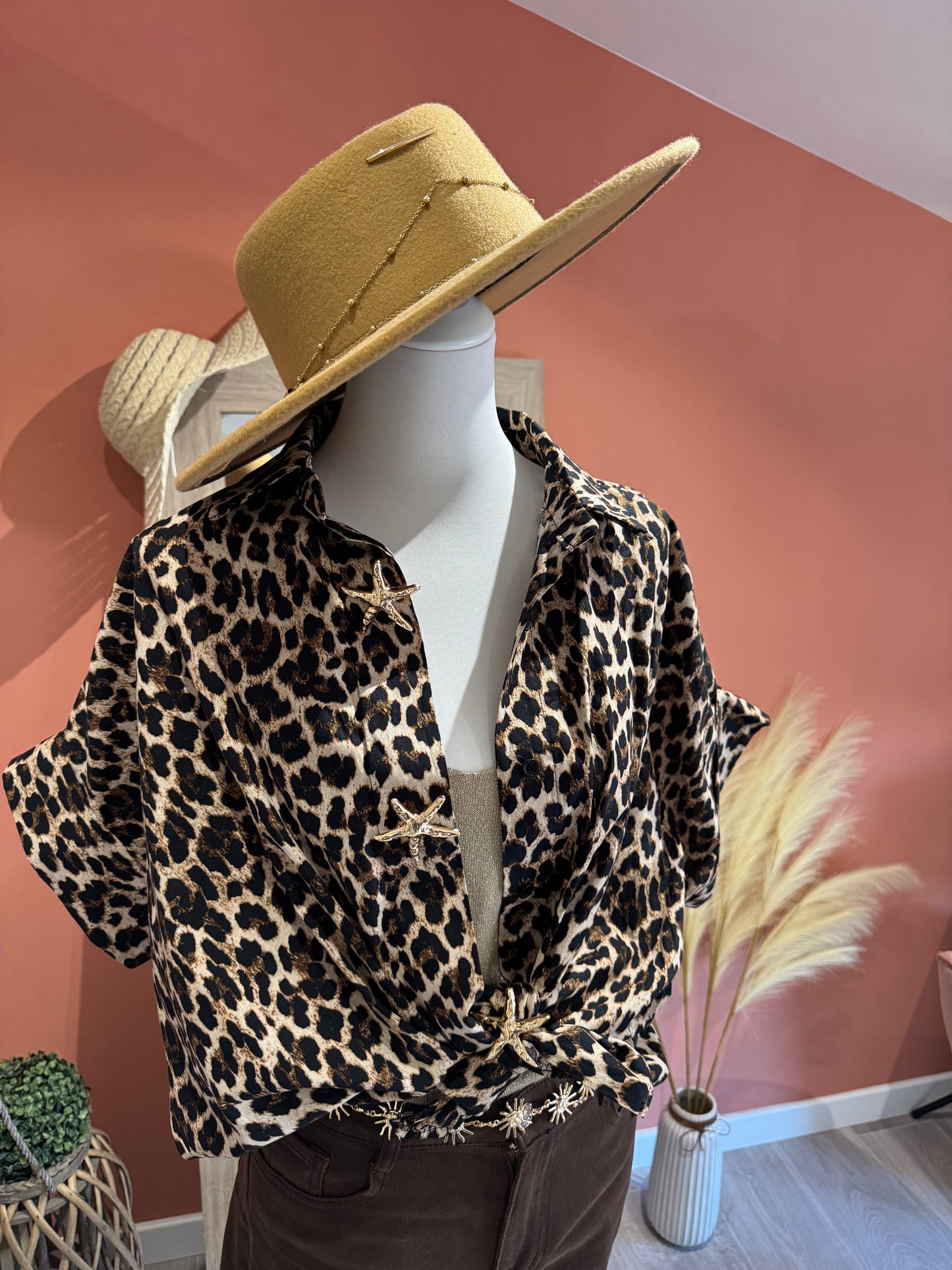 CHEMISE OVERSIZE LEOPARD "MAJOLI" MANCHES COURTES ET BROCHES ETOILES DE MER