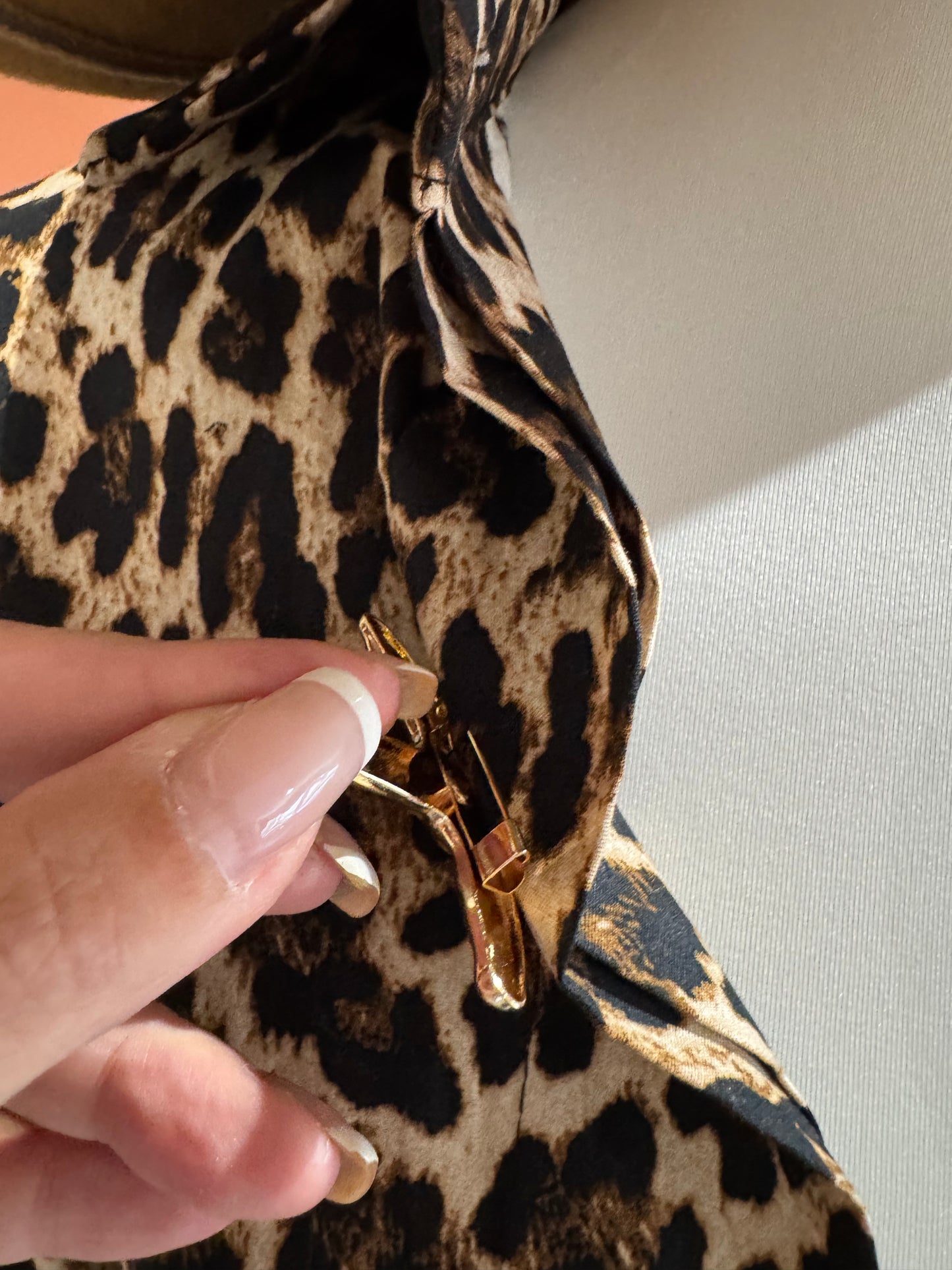 CHEMISE OVERSIZE LEOPARD "MAJOLI" MANCHES COURTES ET BROCHES ETOILES DE MER