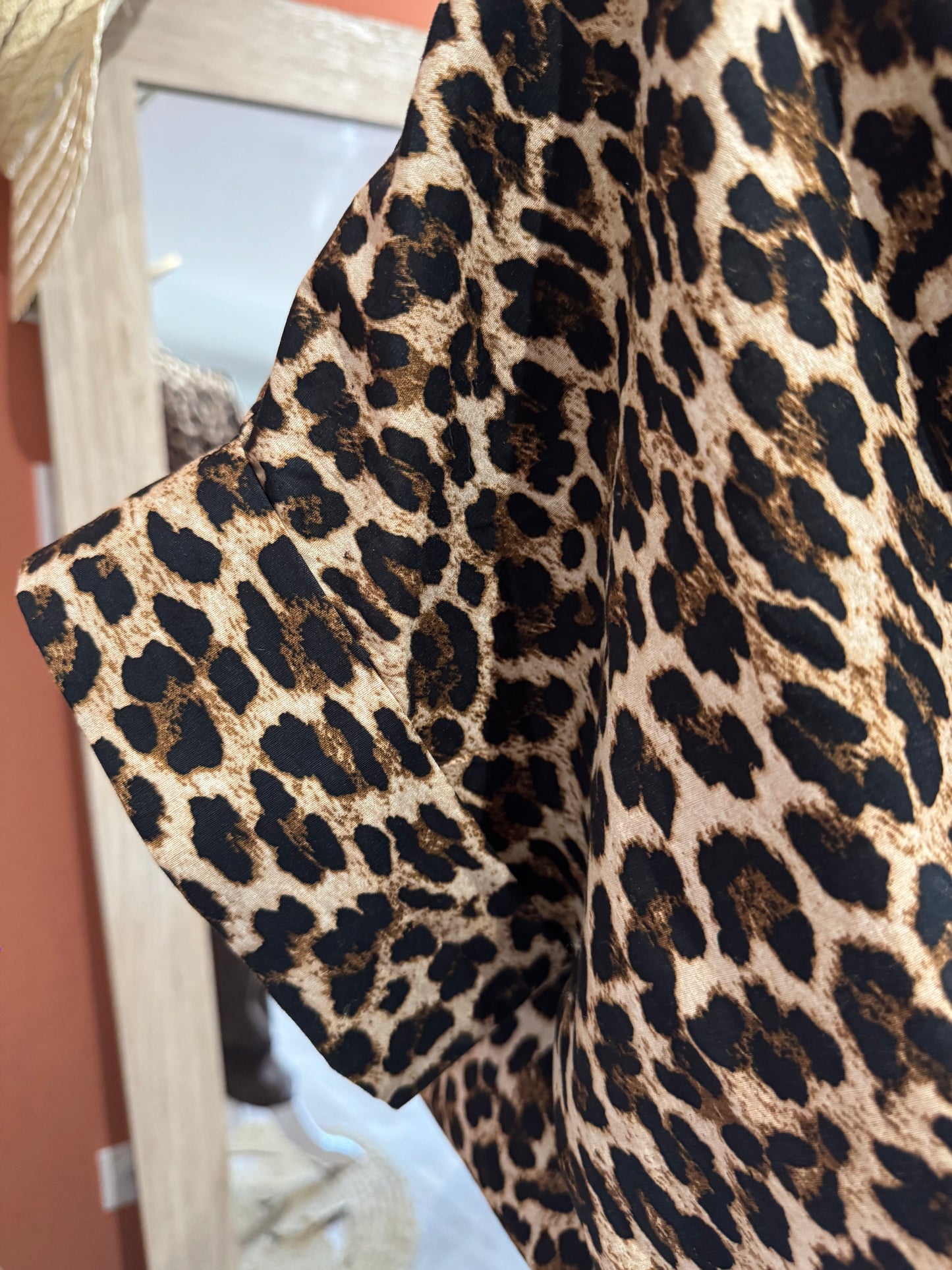 CHEMISE OVERSIZE LEOPARD "MAJOLI" MANCHES COURTES ET BROCHES ETOILES DE MER
