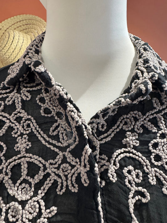 CHEMISE NOIRE SANDY A BRODERIES