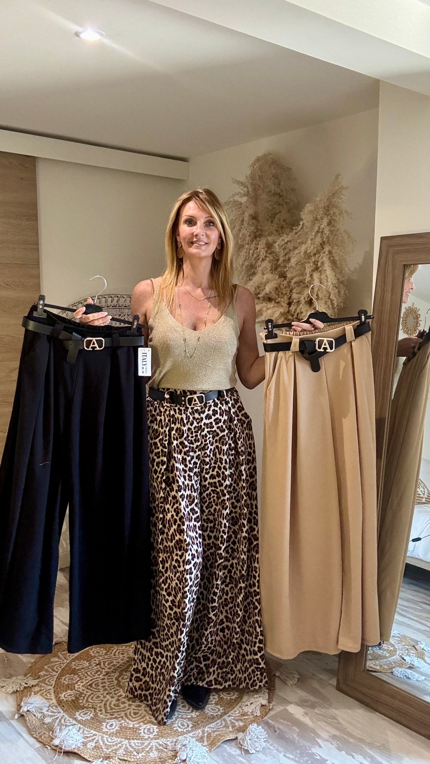 PANTALON "DARLING LEOPARD" FLUIDE AVEC CEINTURE NOIRE A BOUCLE DOREE