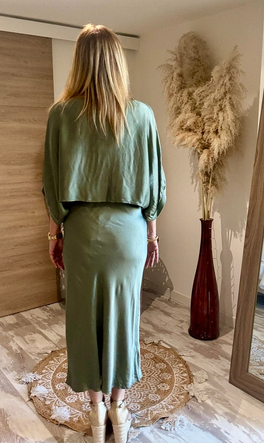 ENSEMBE  VERT " MILLE ET UNE NUIT" JUPE + BLOUSE SATINEE