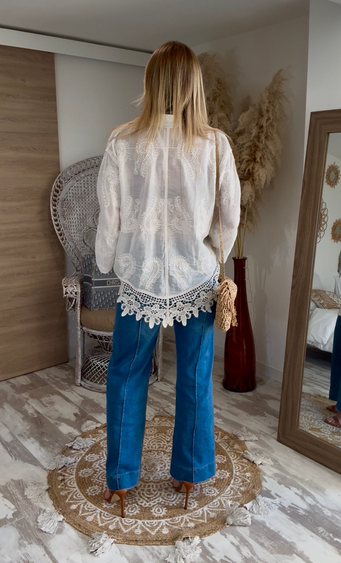 CHEMISIER "COACHELLA" BEIGE AVEC BRODERIES ET EFFET DENTELLE SUR LE BAS