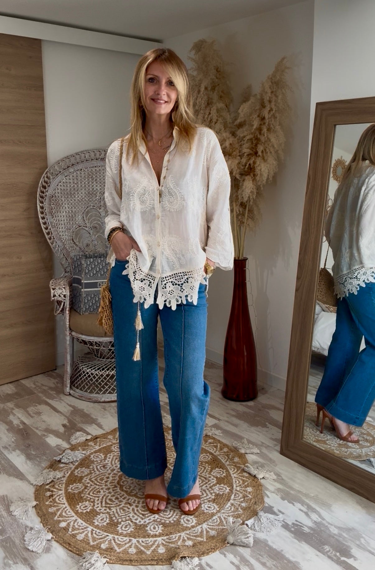 CHEMISIER "COACHELLA" BEIGE AVEC BRODERIES ET EFFET DENTELLE SUR LE BAS