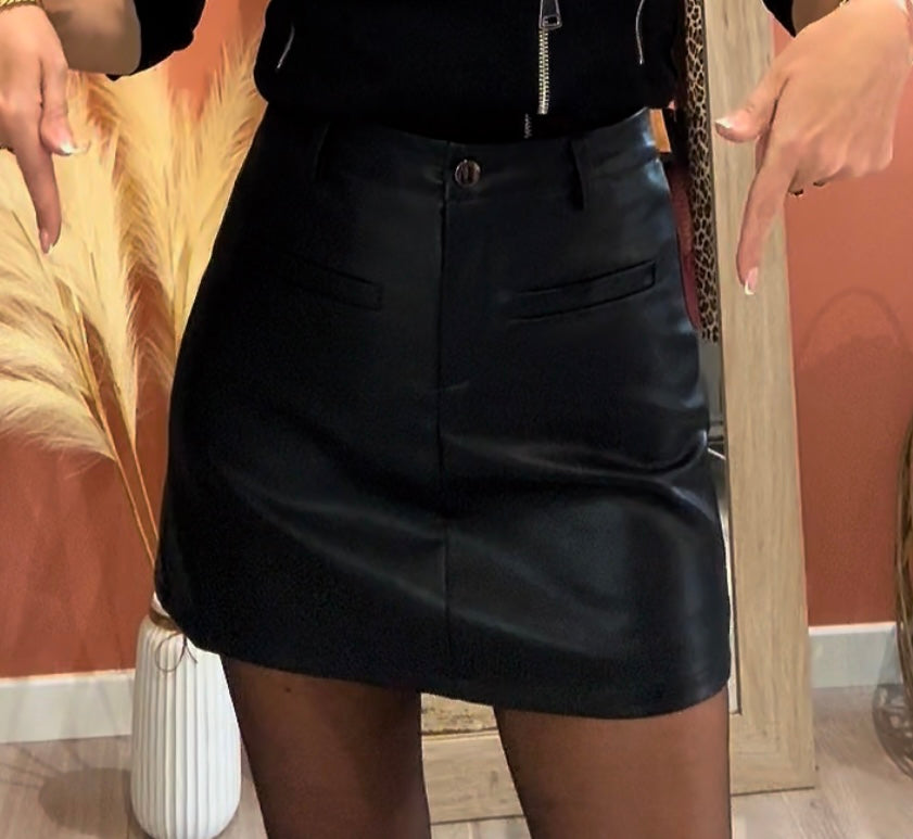 JUPE CHARLIE EN SIMILI CUIR NOIR