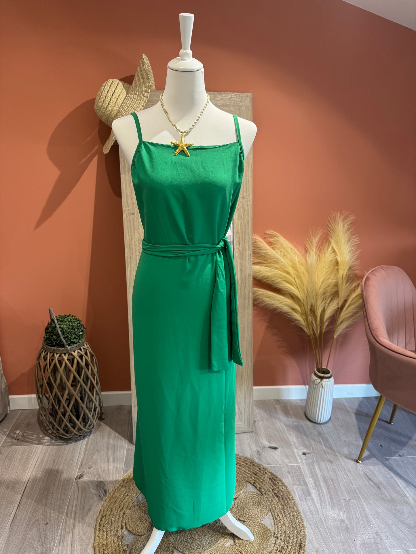 ROBE LONGUE "SISSI VERTE" A POCHES, CEINTURE ET DOS EN V