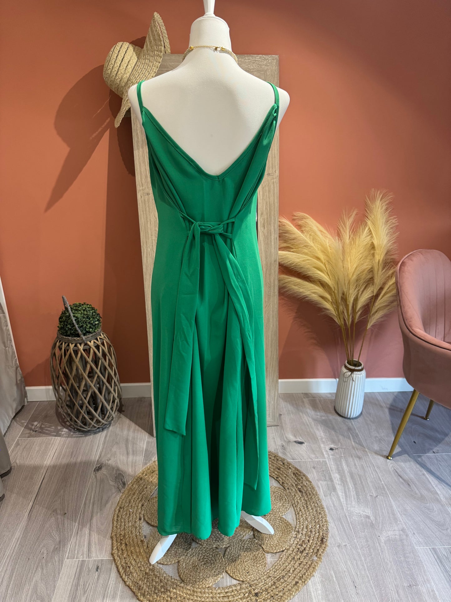 ROBE LONGUE "SISSI VERTE" A POCHES, CEINTURE ET DOS EN V