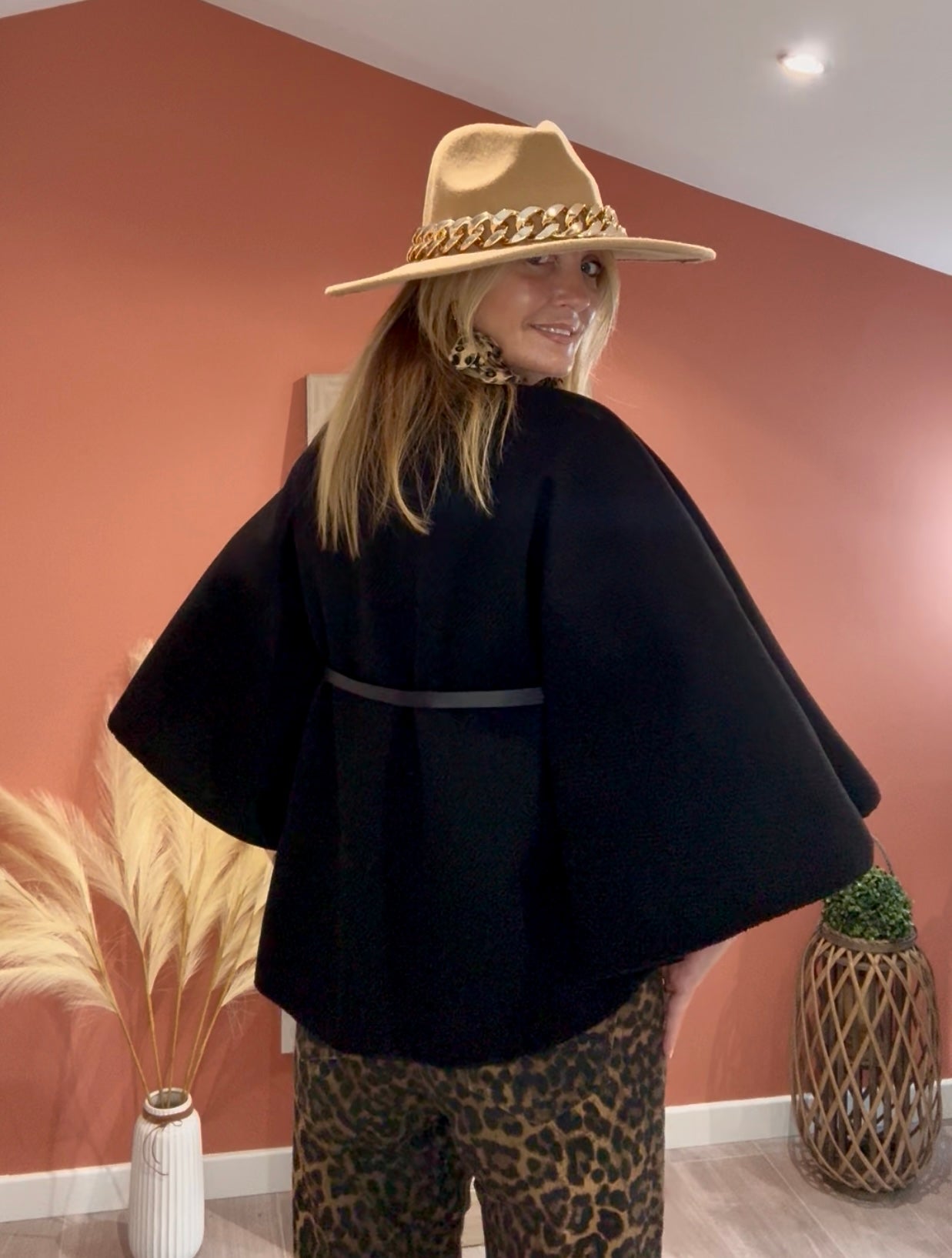 VESTE CAPE LA PARISIENNE  NOIRE