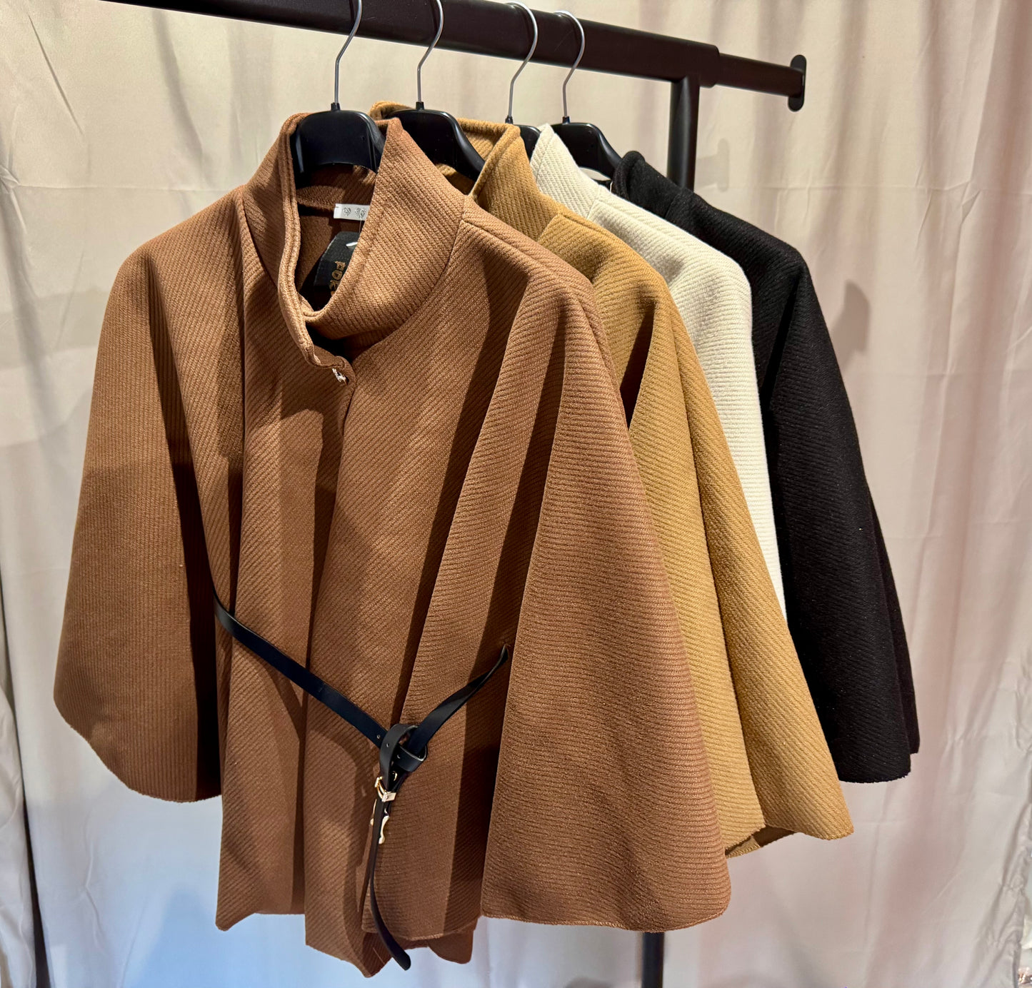 VESTE CAPE LA PARISIENNE  NOIRE