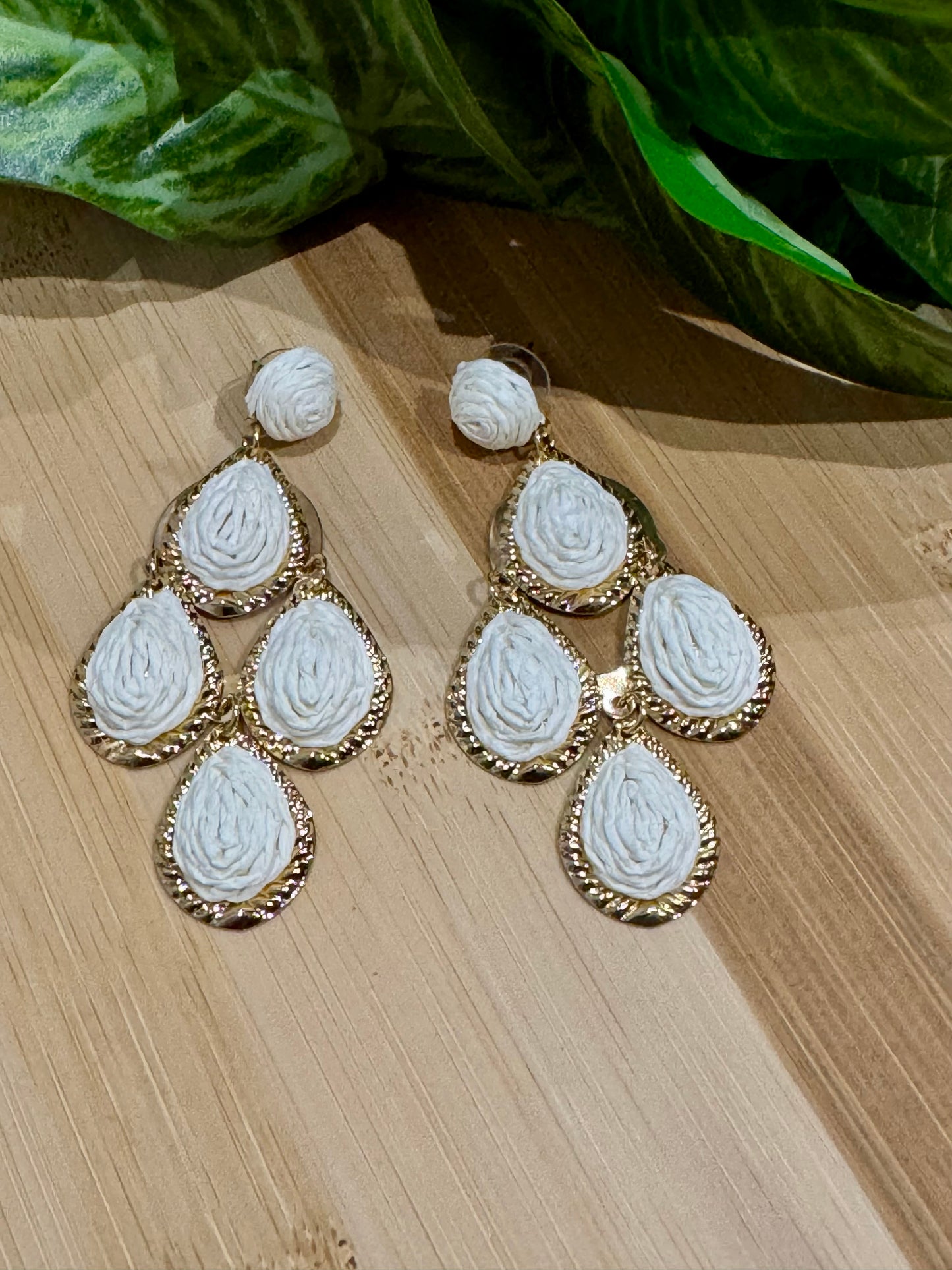 Boucles d oreilles JASMINE blanche et doré