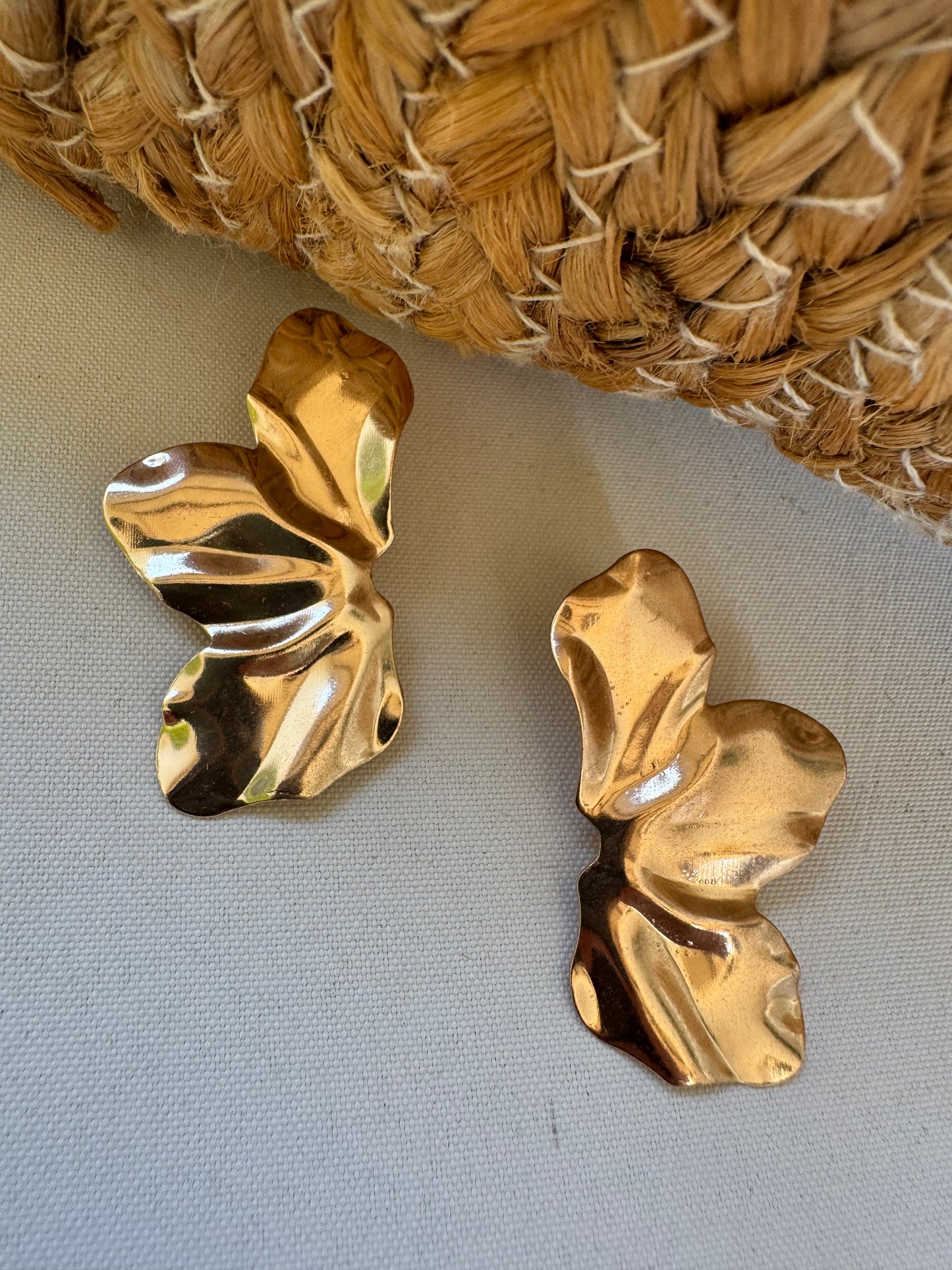 BOUCLES D OREILLES DEMI PÉTALE