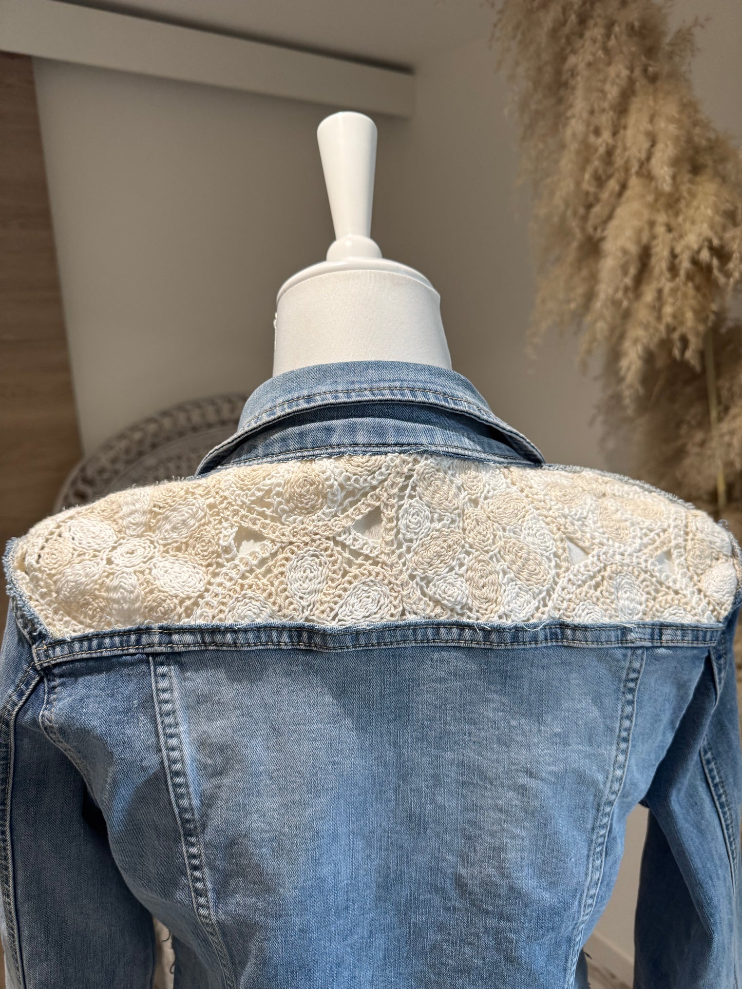VESTE « GLAM » EN JEAN ET DÉTELLE