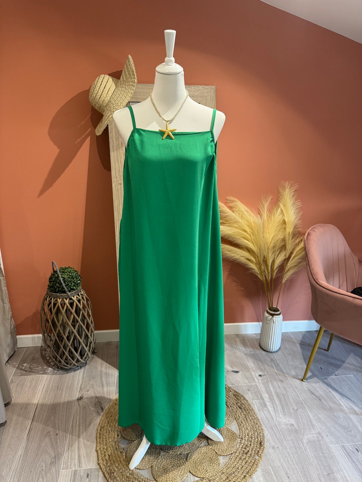 ROBE LONGUE "SISSI VERTE" A POCHES, CEINTURE ET DOS EN V