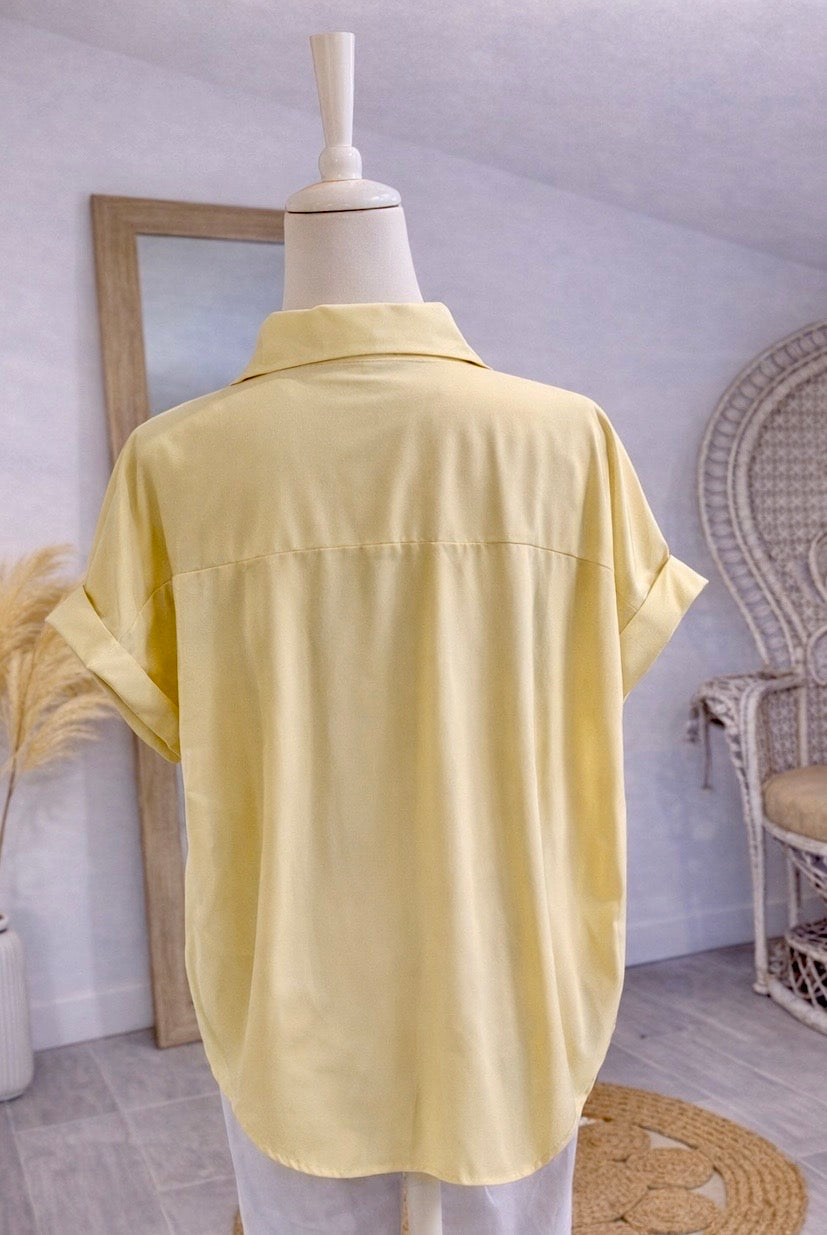 CHEMISE JAUNE OVERZIZE « MAJOLI » MANCHES COURTES ET BROCHES ÉTOILES DE MER