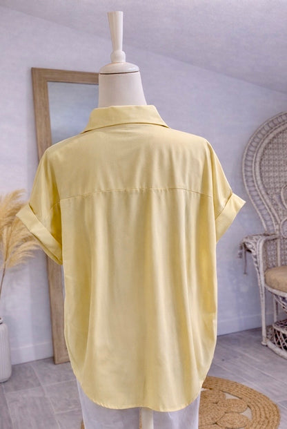 CHEMISE JAUNE OVERZIZE « MAJOLI » MANCHES COURTES ET BROCHES ÉTOILES DE MER