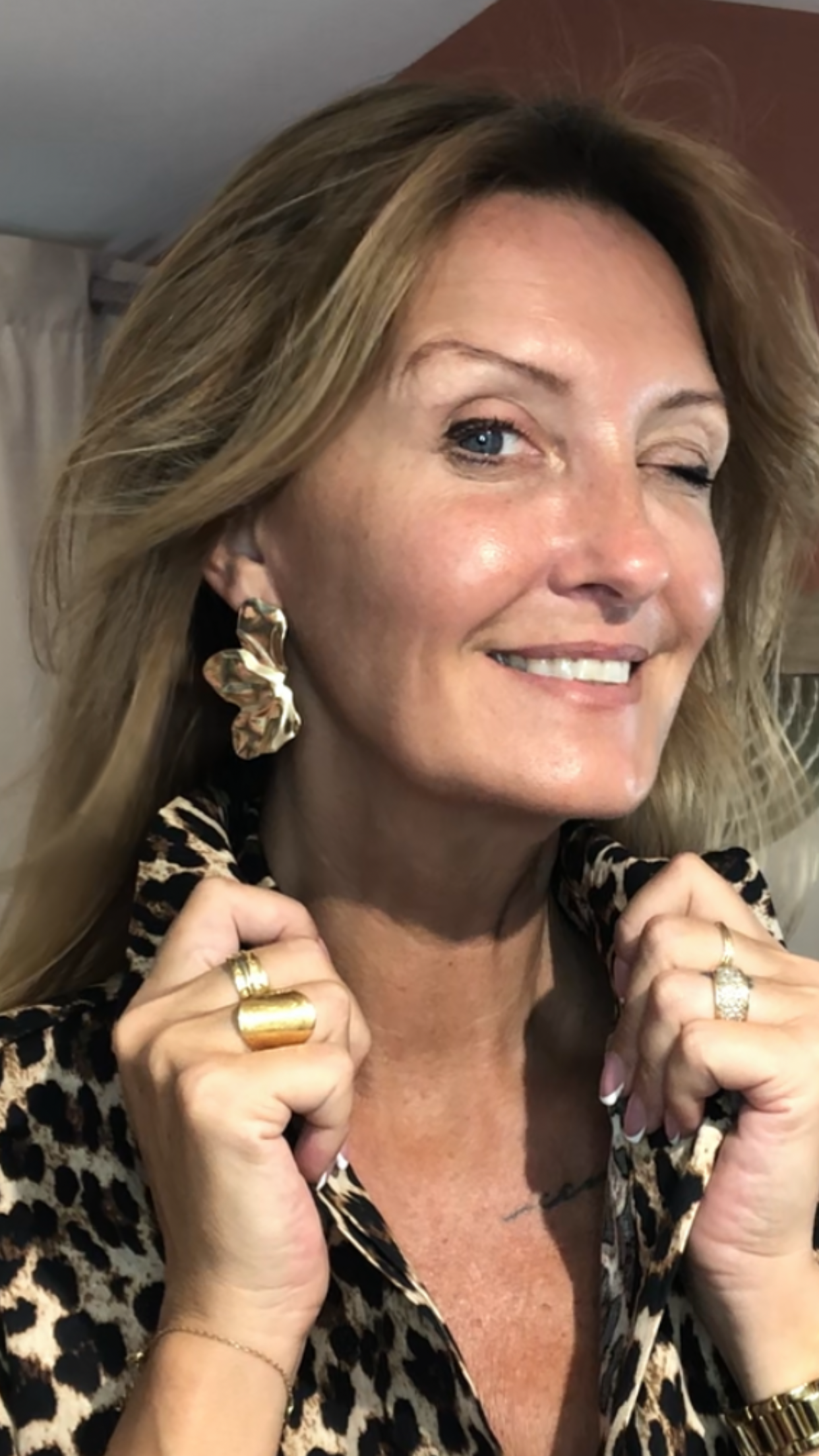 BOUCLES D OREILLES DEMI PÉTALE