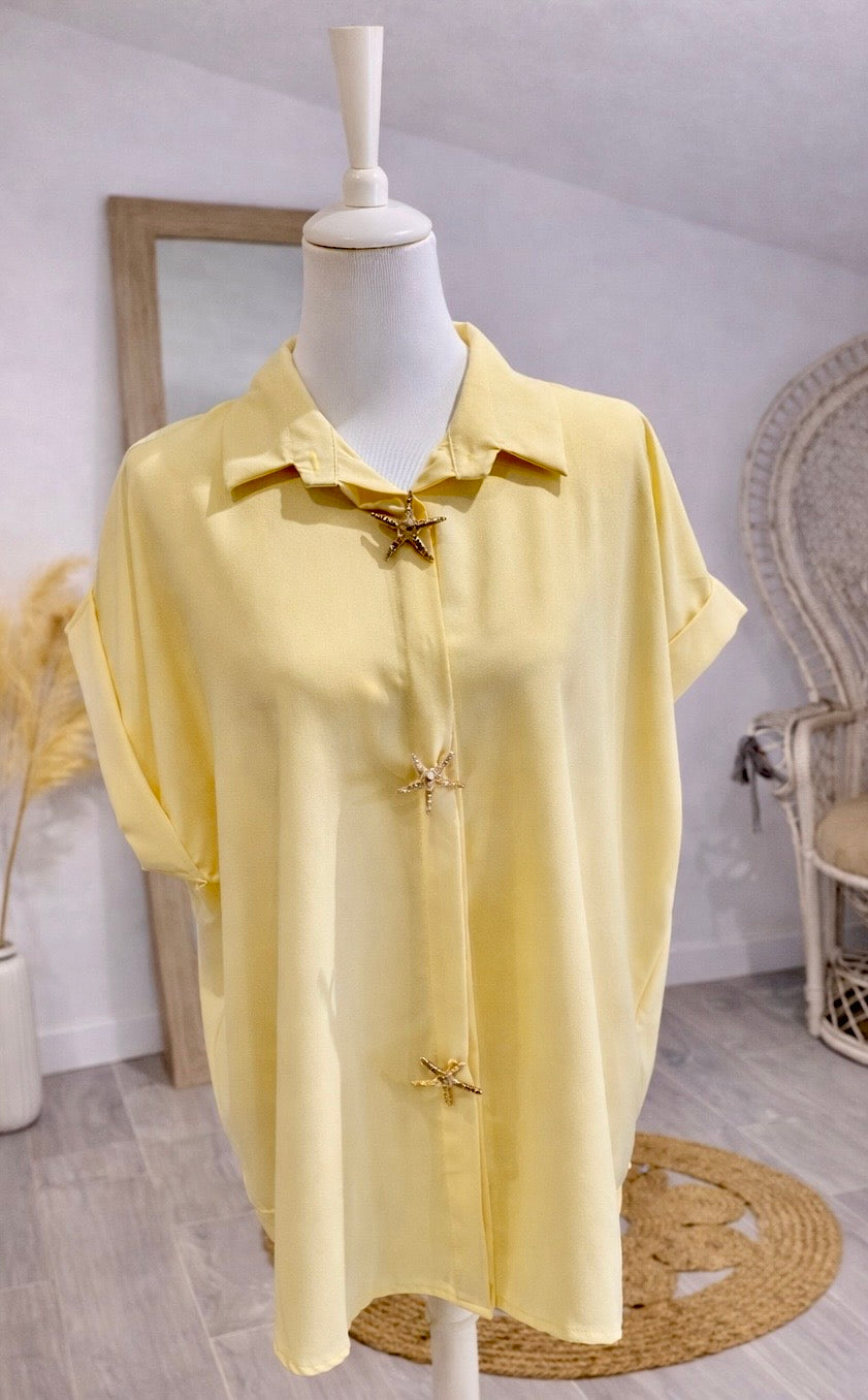 CHEMISE JAUNE OVERZIZE « MAJOLI » MANCHES COURTES ET BROCHES ÉTOILES DE MER