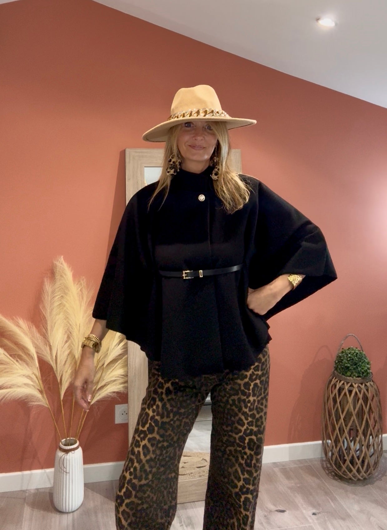 VESTE CAPE LA PARISIENNE  NOIRE