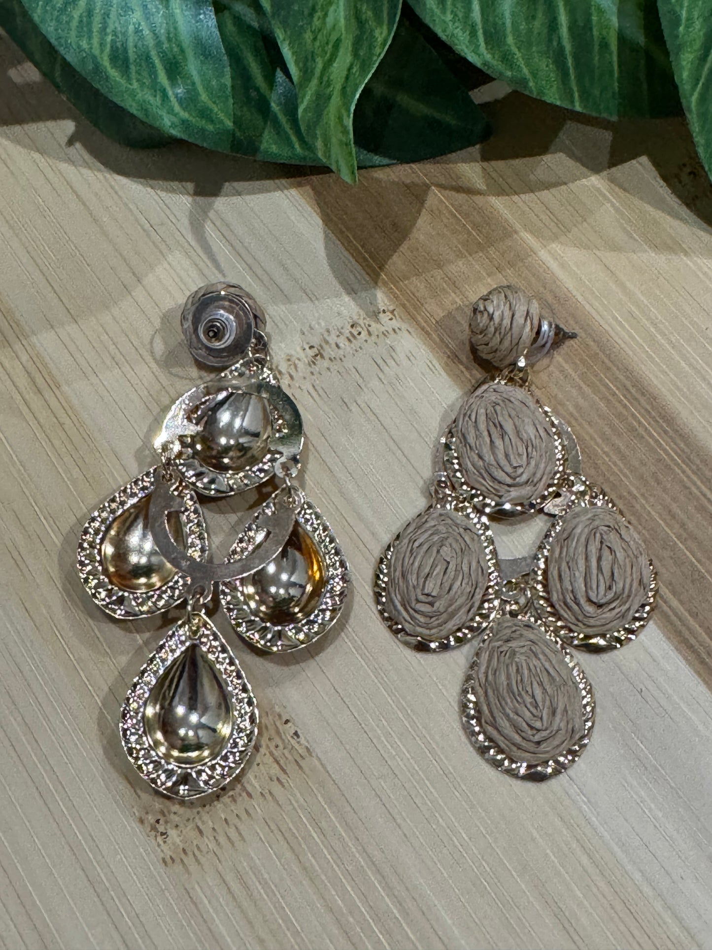 Boucles d oreilles YASMINE taupe et doré