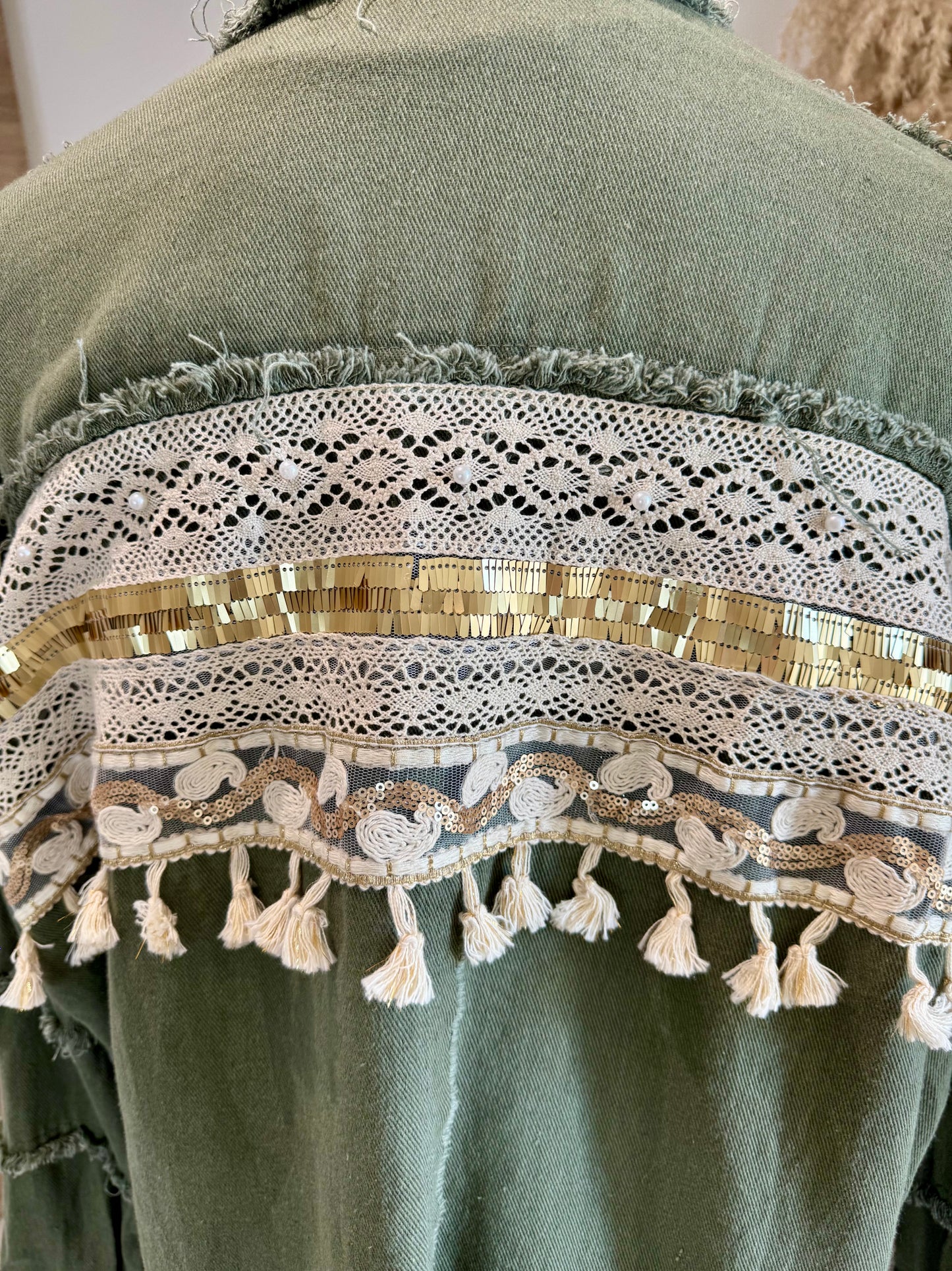 CHEMISE "POCAHONTAS" EN JEAN KAKI EFFILOCHÉE DOS INDIEN